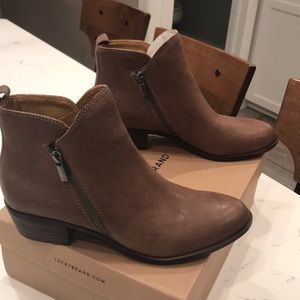 Lucky Brand Bryton NWOT ankle zip boots booties